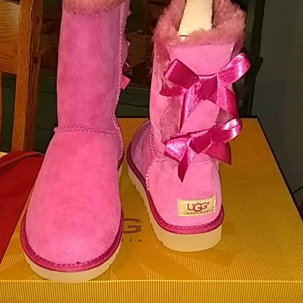Ugh Bailey Bow Hot Pink size 8 new